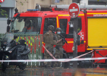 Paris: ataque junto a antiga sede do Charlie Hebdo deixa quatro feridos